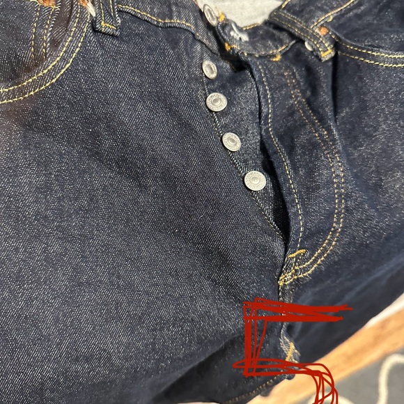 Levi’s 501 33x32 like new condition. Button fly in excellent condition - Picture 2 of 3